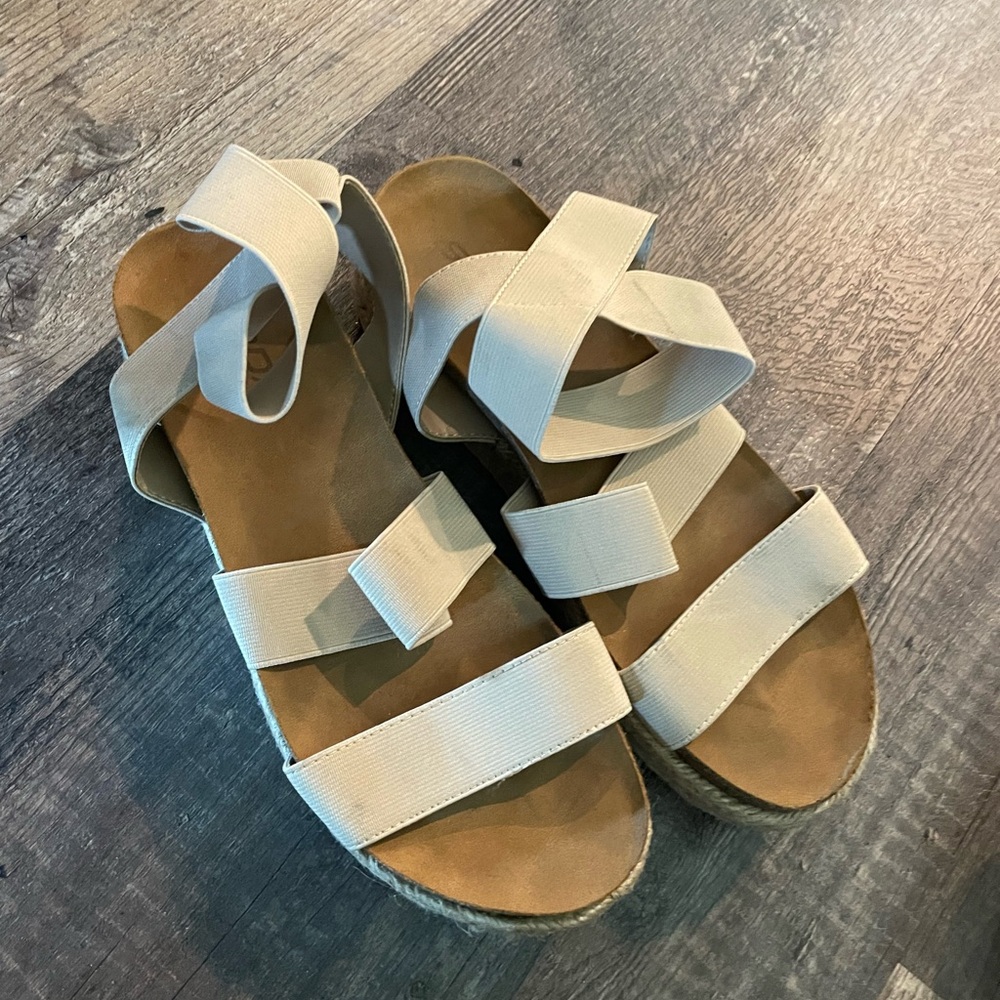 Soda Cream Sandals Modern Strappy Design